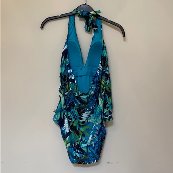 NWT La Vie En Rose Halter Swimsuit 🩱 - Picture 8 of 15